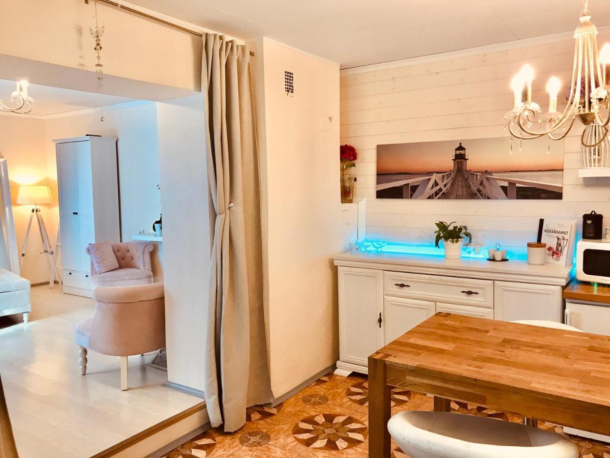 Cozy City Studio Apartment Free Parking Tallinn Bagian luar foto