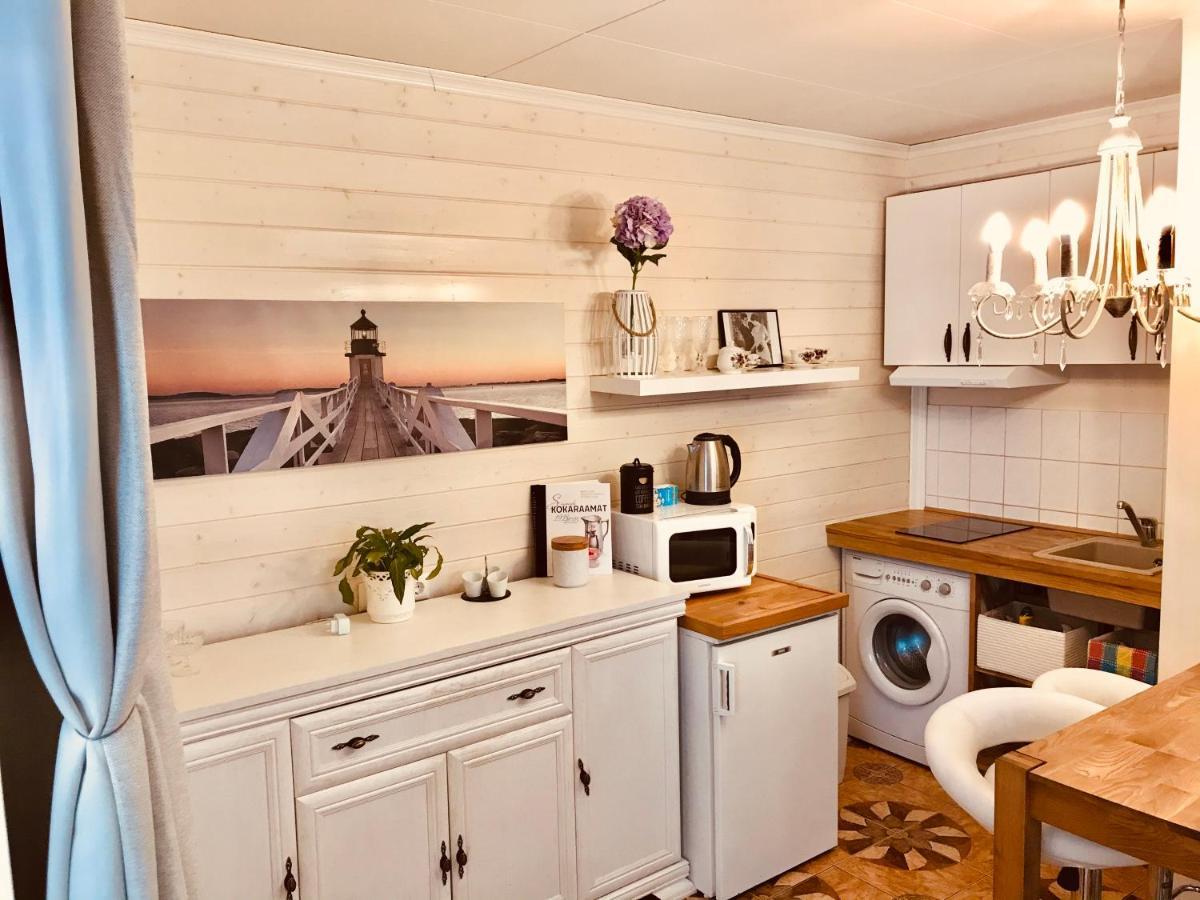 Cozy City Studio Apartment Free Parking Tallinn Bagian luar foto
