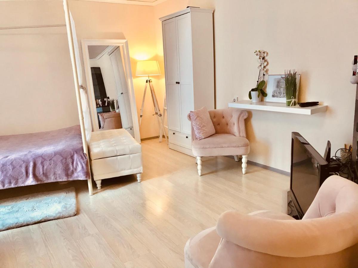 Cozy City Studio Apartment Free Parking Tallinn Bagian luar foto