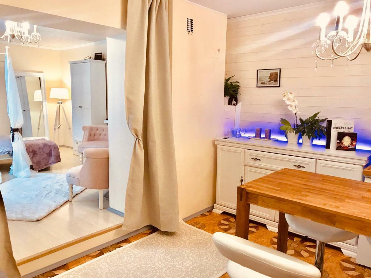 Cozy City Studio Apartment Free Parking Tallinn Bagian luar foto
